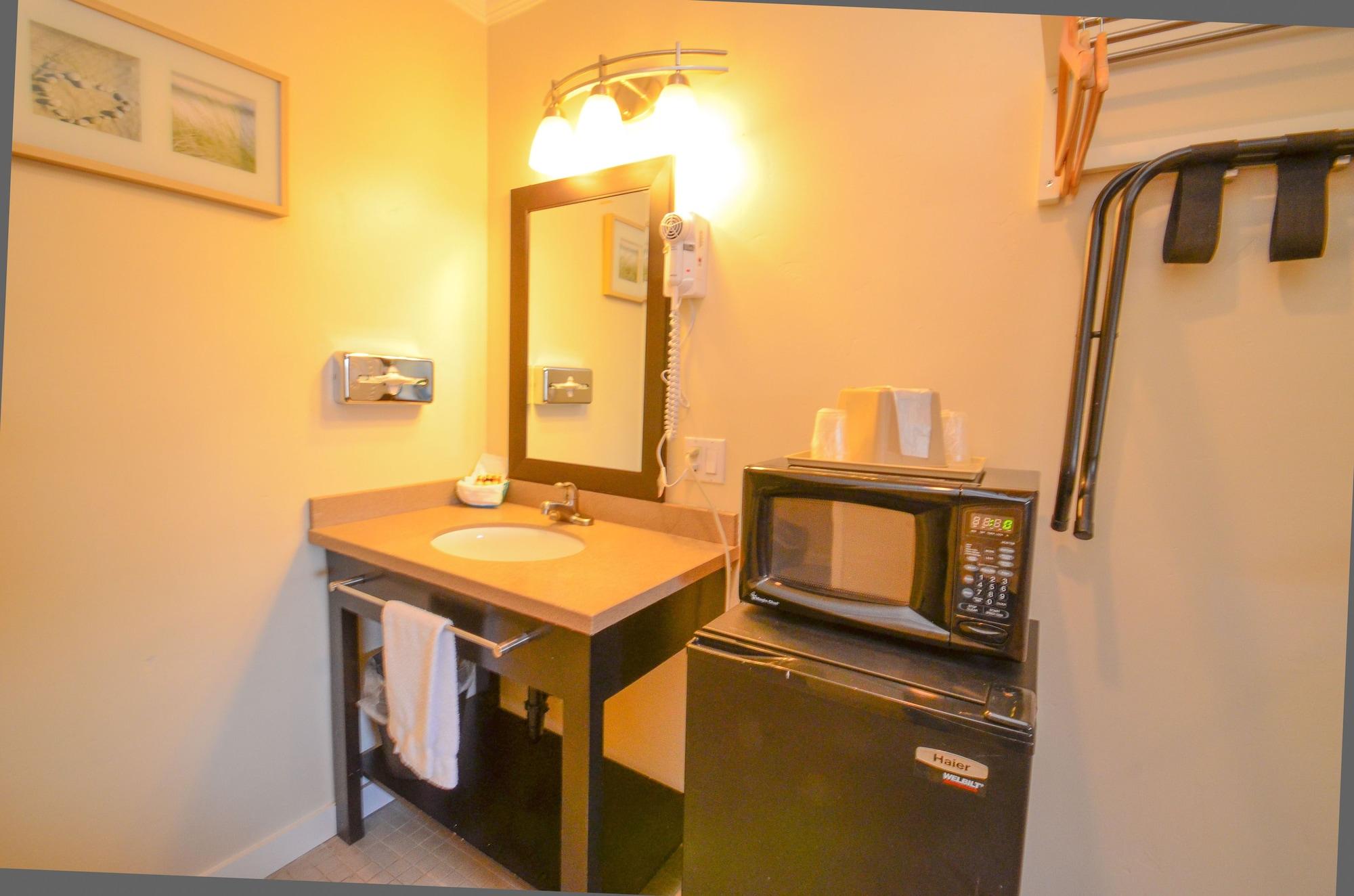 Bay Front Motel 2*
